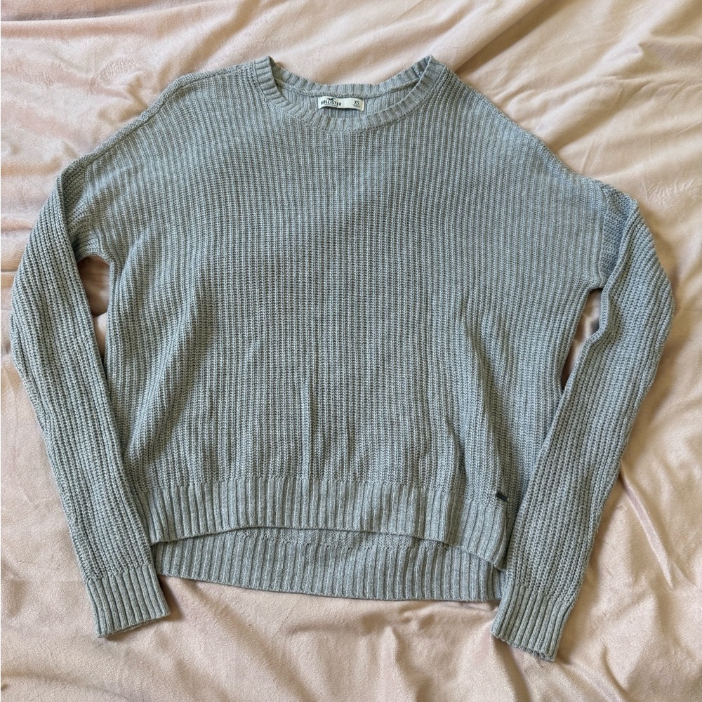 Super cute grey sweater